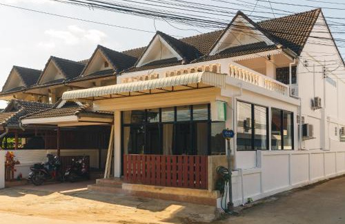 Nai Wiang House | Welcoming Yindee Home & Cafe: Family-Friendly Retreat