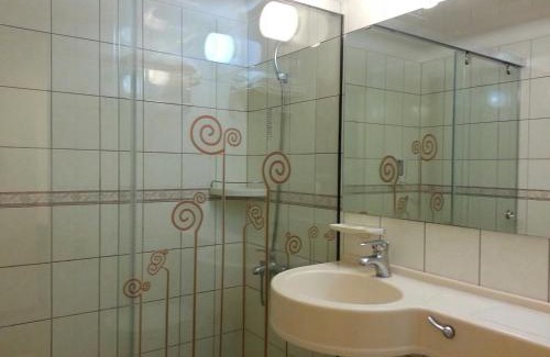 Datong House | Ying Shih Guest House: Family-Friendly with Breakfast & Kitchen