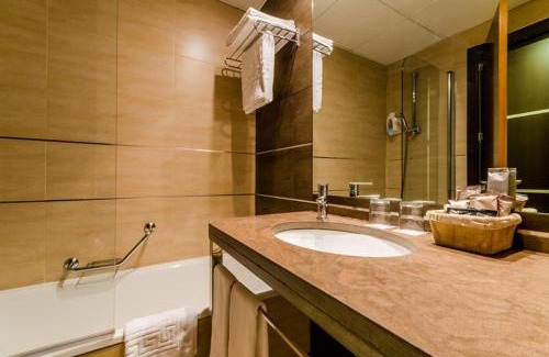 Peligros Hotel | Discover YIT Conquista de Granada: 4-Star Family Retreat