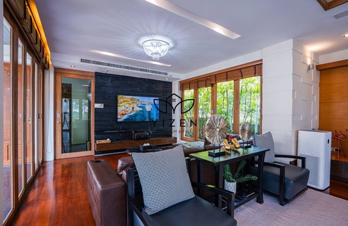 North Pattaya Villa | Beachfront Seaview Villa at Wongamat Beach with Pool