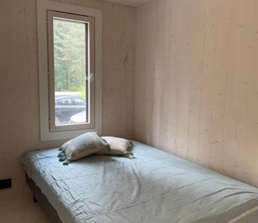 Ahtari Apartment | Yksipuinen: Family-Friendly Retreat with High Guest Ratings