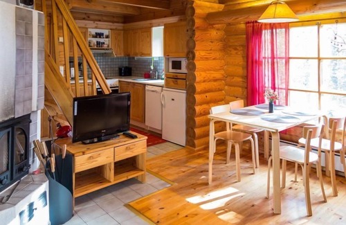 Akaslompolo House | Lake View Retreat: Ylläksen Tunturihonkamaja by Interhome