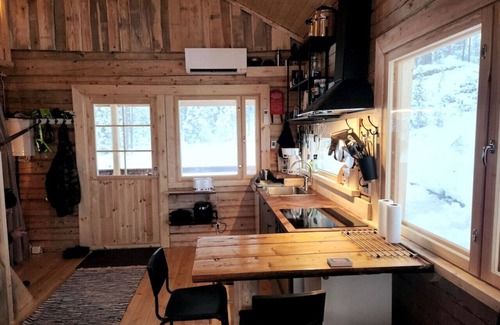 Kolari Cabin | Experience Ylläs: River Views, Sauna & BBQ Terrace Awaits
