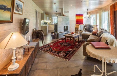 Yllas House | Experience Ylläs Siesta: Cozy Lake View Getaway with Spa