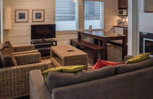 Yllas House | Experience Ylläsjuolukka b by Interhome with Spa & Lake Views