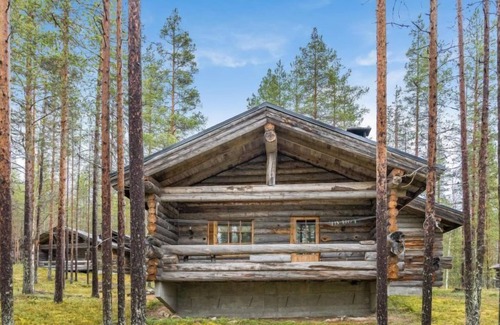 Akaslompolo House | Relax at Ylläsnäkyy 7 with Spa and Lake Views