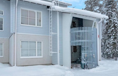 Akaslompolo House | Cozy Yllästar 2 as 406 with Lake View & Spa Amenities