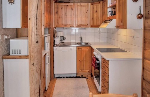Yllasjarvi House | Experience Yllästys 6: Scenic Lake Views and Spa Awaits