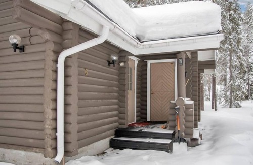 Yllasjarvi House | Experience Yllästys 6: Scenic Lake Views and Spa Awaits