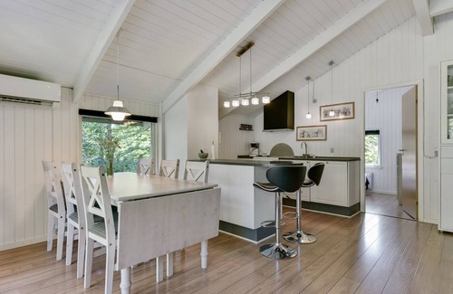 Skygge House | Cozy Yngve Retreat with Oceanfront Views and Spa Access