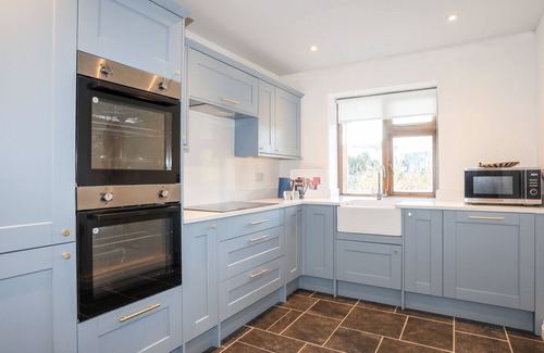 Bangor House | Family-Friendly YNYS FAELOG COTTAGE with Cozy Open Fire