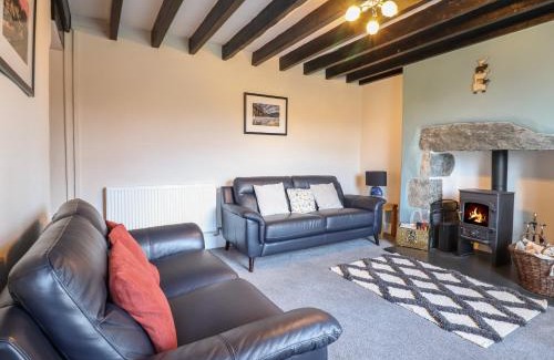 Dyffryn Ardudwy House | Ynys Hotel: Family-Friendly Retreat with Pool & Pets Welcome
