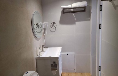 Tashkent Bed & Breakfast | YO Guesthouse : Twin Room with Pool View