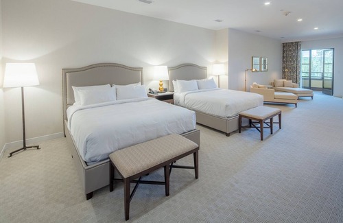 Kiamesha Lake Hotel | Relax at YO1 Longevity & Health Resorts in the Catskills