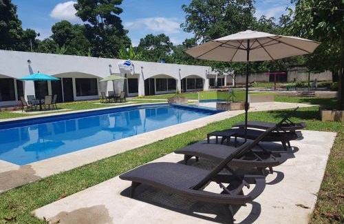 Tuxtla Chico Hotel | Discover Yolonam Inn: Family-Friendly with Pool & Breakfast