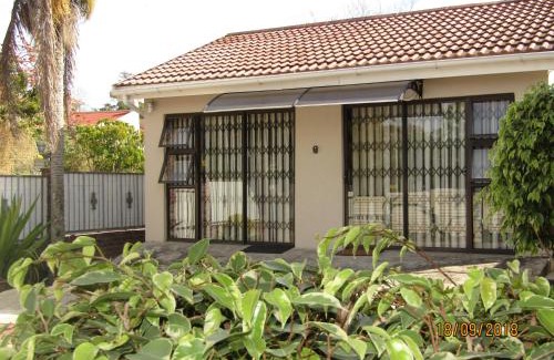 Amalinda Bed & Breakfast | Oceanfront Yolonwabo Bed & Breakfast with Pool Access