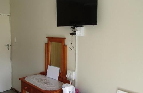 Amalinda Bed & Breakfast | Oceanfront Yolonwabo Bed & Breakfast with Pool Access