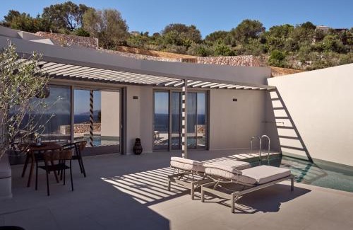 Korithi Villa | Top-Rated Yoma Cove Suites: Pet-Friendly Ocean View Escape
