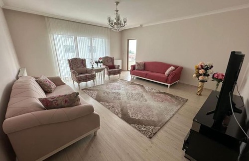Yomra Apartment | Comfortable Yomra Central Apartment for Family Getaways