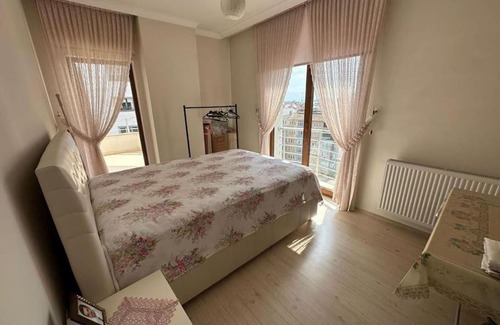Yomra Apartment | Comfortable Yomra Central Apartment for Family Getaways
