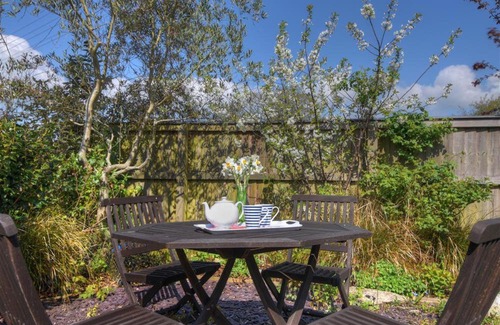 Lyme Regis House | Ocean View Retreat at Yonder View - 4 Star, Guest Rated 10/10