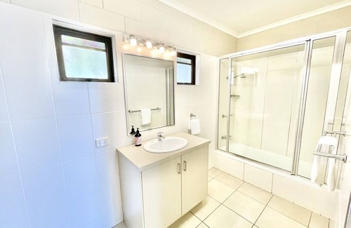 North Ward Hotel | Discover Yongala Lodge by The Strand: Poolside Retreat Awaits