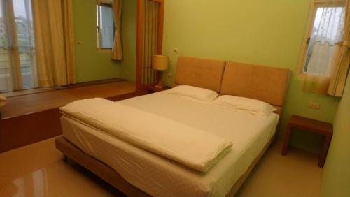 Taichang Village House | Explore Yongan Lohas B&B: Pet and Child Friendly Retreat