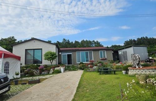 Wando Other | Yonghyun's House: Eco-Friendly Retreat with Ocean View