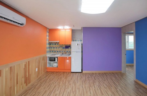 Yongin House | Eco-Friendly Yongin Everleeum Pension with Pool & Breakfast
