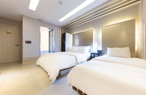 Pungdeokcheon-dong Hotel | Eco-Friendly Yongin IMT with Breakfast & Family Amenities