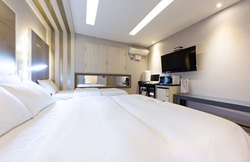 Pungdeokcheon-dong Hotel | Eco-Friendly Yongin IMT with Breakfast & Family Amenities