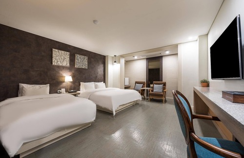 Giheung-gu Hotel | Eco-Friendly Retreat at Yongin Singal Hotel Meriel
