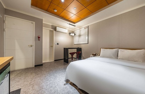 Giheung-gu Hotel | Eco-Friendly Yongin Singal Hotel with Breakfast & Hot Tub