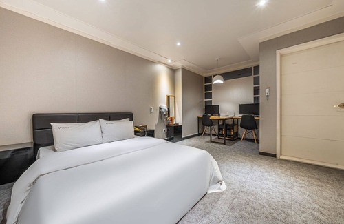Giheung-gu Hotel | Eco-Friendly Yongin Singal Hotel with Breakfast & Hot Tub