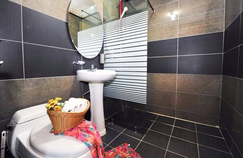 Yongin House | Yongin Yoonseul Pension: Family-Friendly Stay with Pool