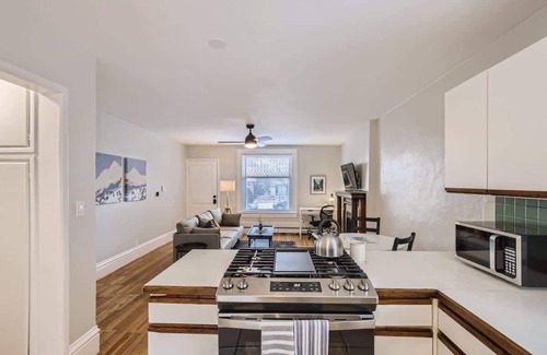 Congress Park Apartment | Inviting 2BR Oasis Near Botanic Gardens with Kitchen Access