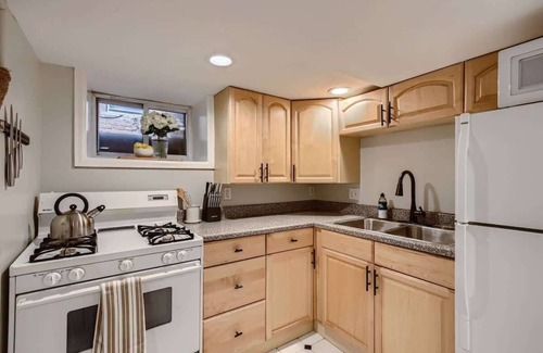 Congress Park Apartment | York by Modern Midstay/3 Blocks to Cheesman #NYB