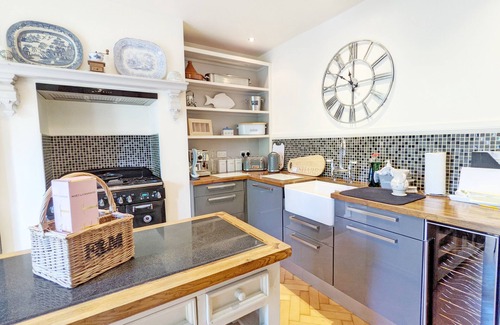 Bognor Regis Cottage | Family-Friendly York House in Aldwick with Ocean Views