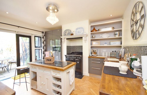 Bognor Regis Cottage | Family-Friendly York House in Aldwick with Ocean Views