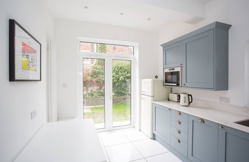 Worthing House | York House: Sea Views & Family-Friendly Amenities Await