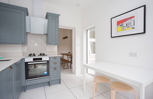 Worthing House | York House: Sea Views & Family-Friendly Amenities Await