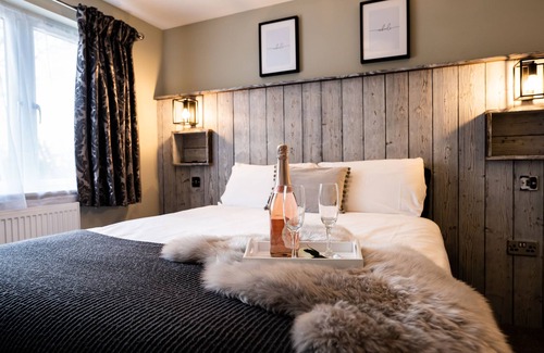 Bexhill-on-Sea Cabin | York Lodge: Pet-Friendly Retreat with Oceanfront Views