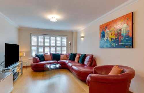 Broadstairs Apartment | Top-Rated York Mansions Apartment: Family-Friendly Getaway