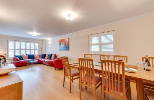 Broadstairs Apartment | Top-Rated York Mansions Apartment: Family-Friendly Getaway