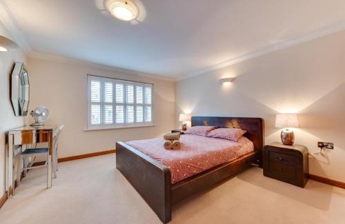 Broadstairs Apartment | Top-Rated York Mansions Apartment: Family-Friendly Getaway