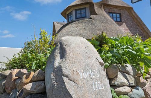 Rantum House | Indulge at York's Hüs: 5-Star Guest Rated Escape