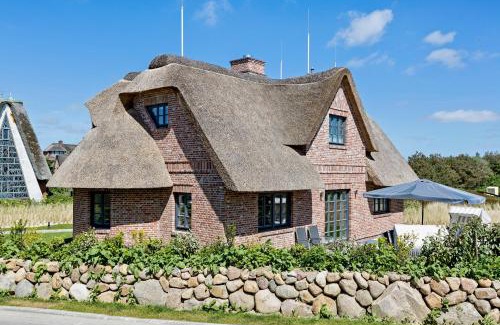 Rantum House | Indulge at York's Hüs: 5-Star Guest Rated Escape