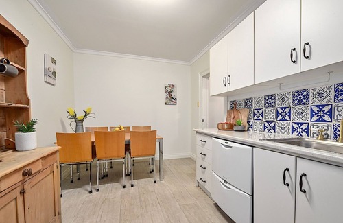 Launceston CBD Apartment | Family-Friendly York Street Apartment with Kitchen Amenities