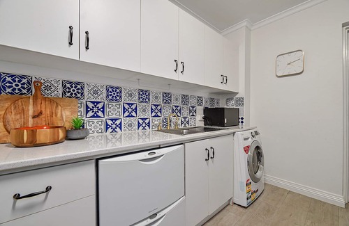 Launceston CBD Apartment | Family-Friendly York Street Apartment with Kitchen Amenities