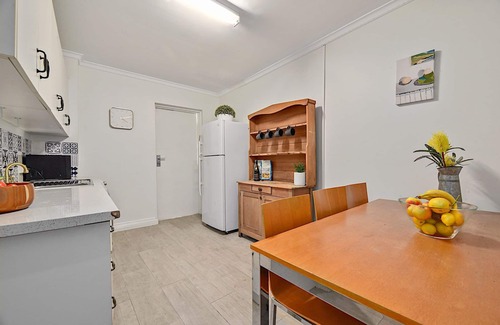 Launceston CBD Apartment | Family-Friendly York Street Apartment with Kitchen Amenities